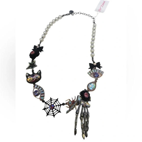 BETSEY JOHNSON Halloween Glam Vampire Revival Pearls & Charms Necklace NEW NWT - Picture 6 of 16